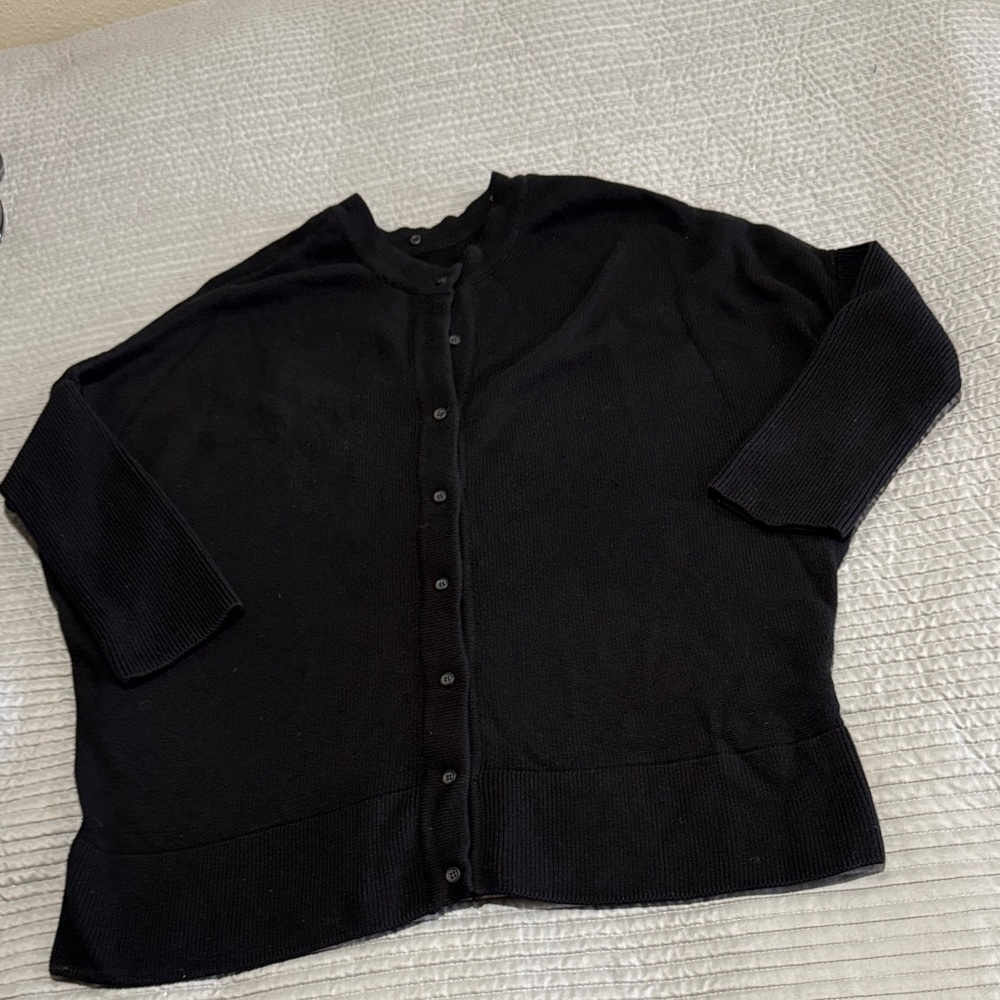 VETTA Classic Black Cardigan Sweater